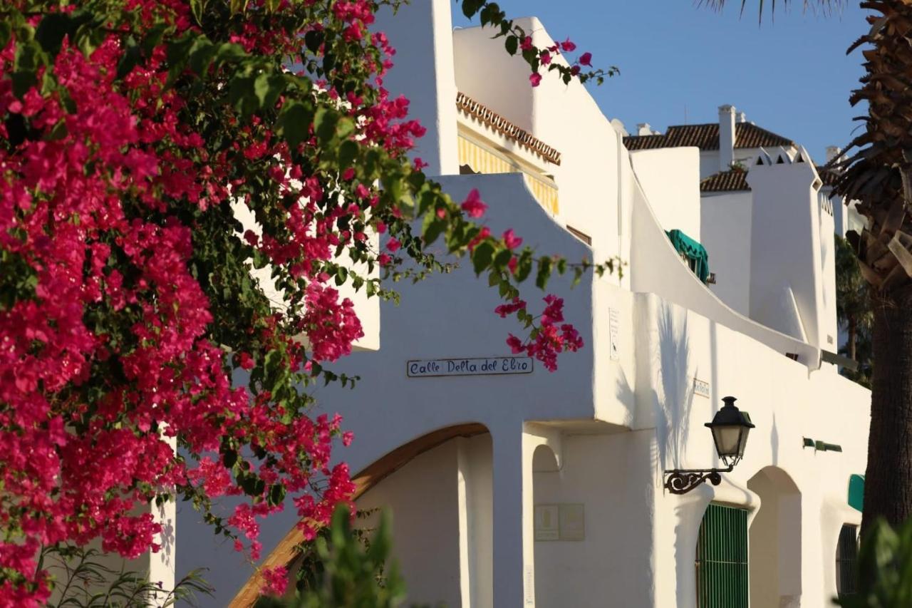 Marina Del Castillo, Duquesa Beachfront Apartment Manilva Exterior foto