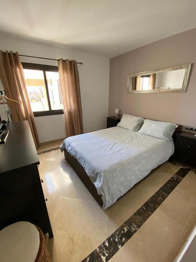 Marina Del Castillo, Duquesa Beachfront Apartment Manilva Exterior foto